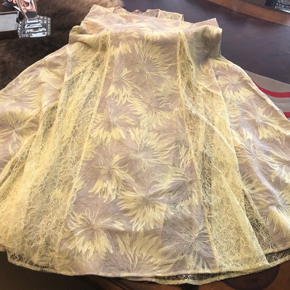 BCBGMAXAZRIA Marlyn Round-Neck Lace Gown. - Picture 7 of 11